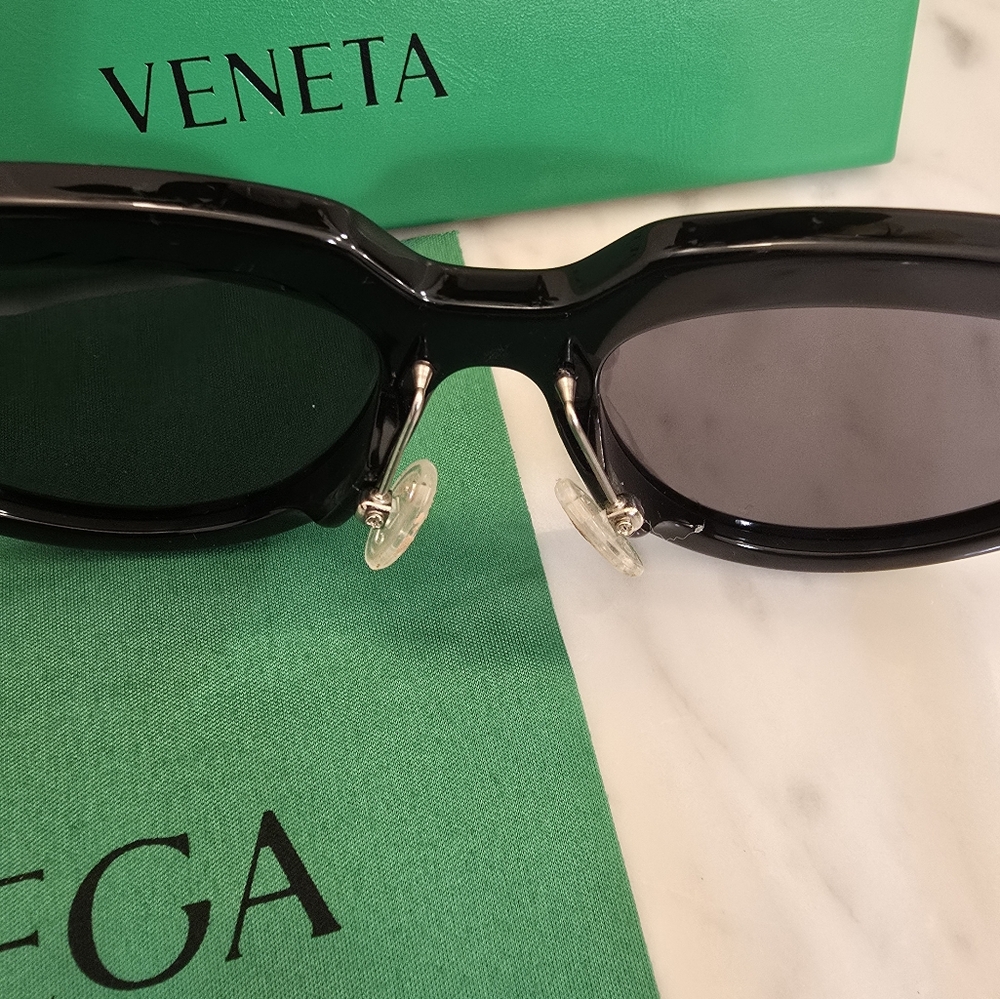 $525 Bottega Veneta BV1035S Black & Gold Cat Eye Sunglasses - Picture 5 of 11